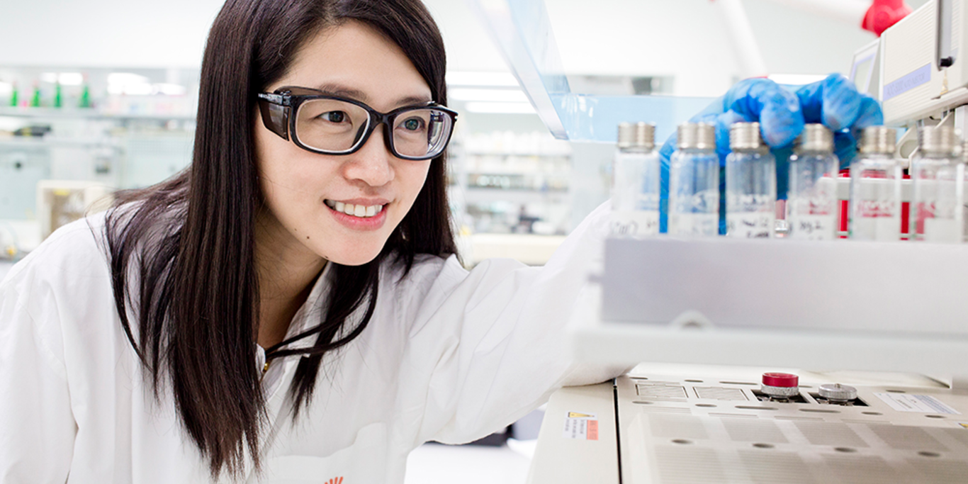 Syensqo researcher in a laboratory in Shanghai