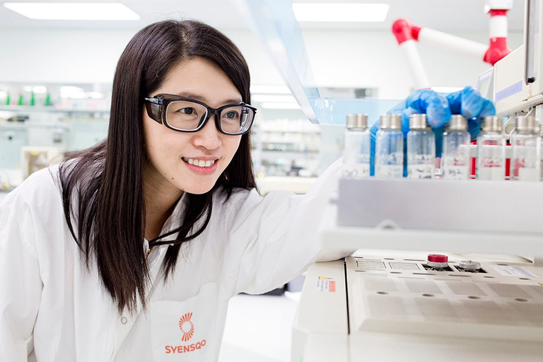 Syensqo researcher in a laboratory in Shanghai