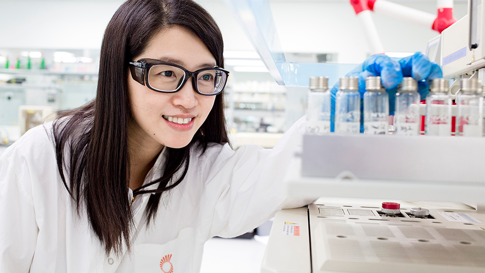 Syensqo researcher in a laboratory in Shanghai